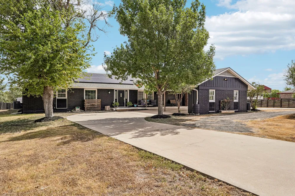 140 Family Circle Hutto, TX 78634