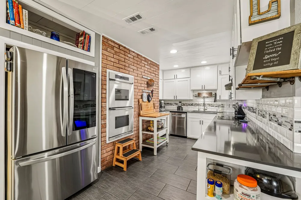 140 Family Circle Hutto, TX 78634