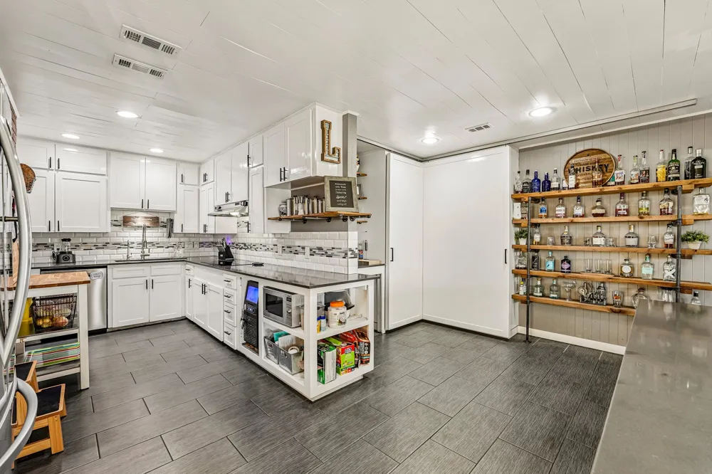140 Family Circle Hutto, TX 78634