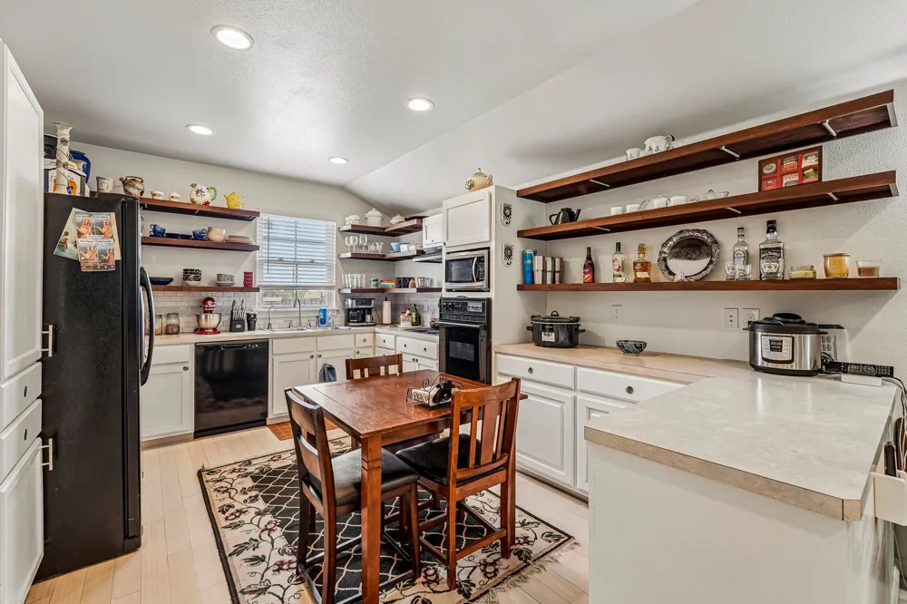 140 Family Circle Hutto, TX 78634