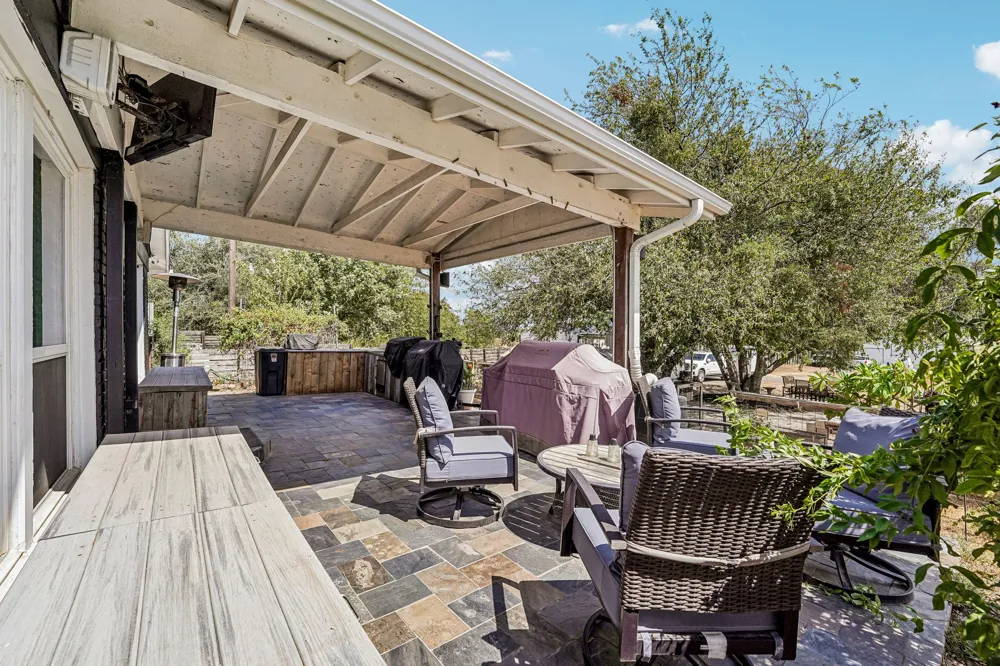140 Family Circle Hutto, TX 78634