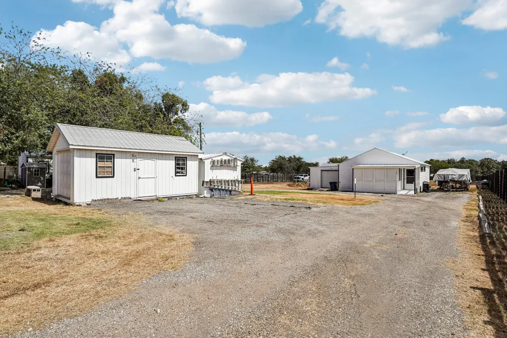 140 Family Circle Hutto, TX 78634