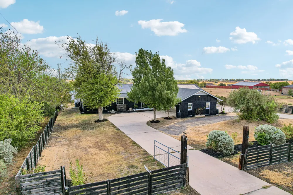 140 Family Circle Hutto, TX 78634