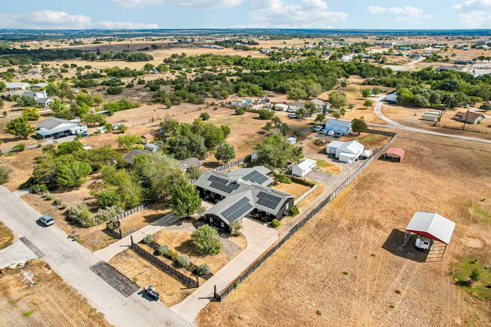 140 Family Circle Hutto, TX 78634