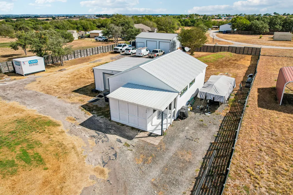 140 Family Circle Hutto, TX 78634