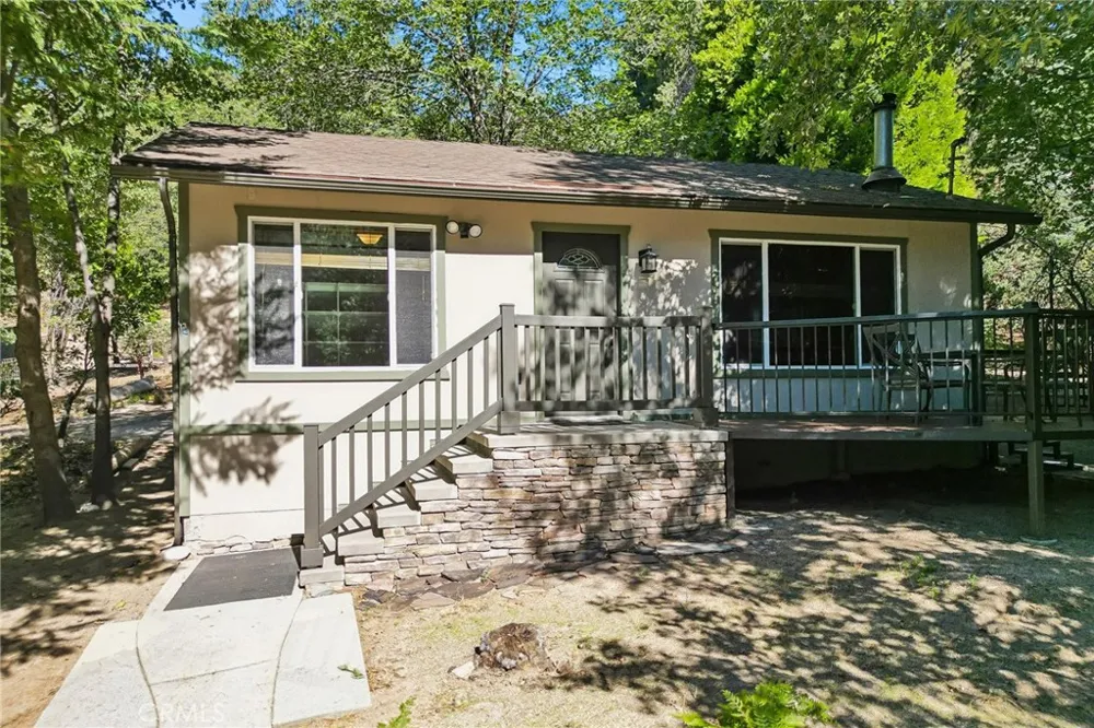 6028 Lake Angelus Oaks, CA 92305