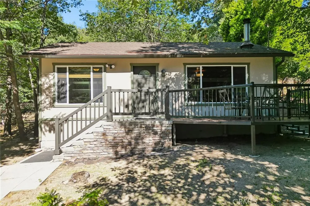 6028 Lake Angelus Oaks, CA 92305