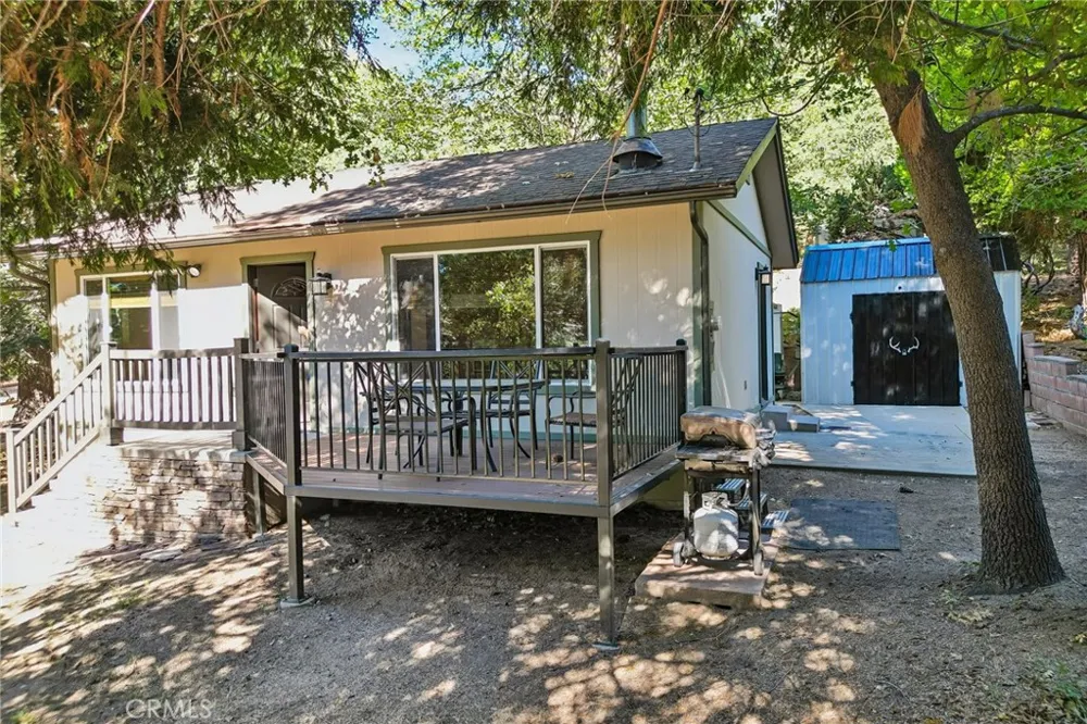 6028 Lake Angelus Oaks, CA 92305