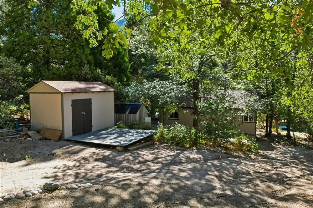 6028 Lake Angelus Oaks, CA 92305