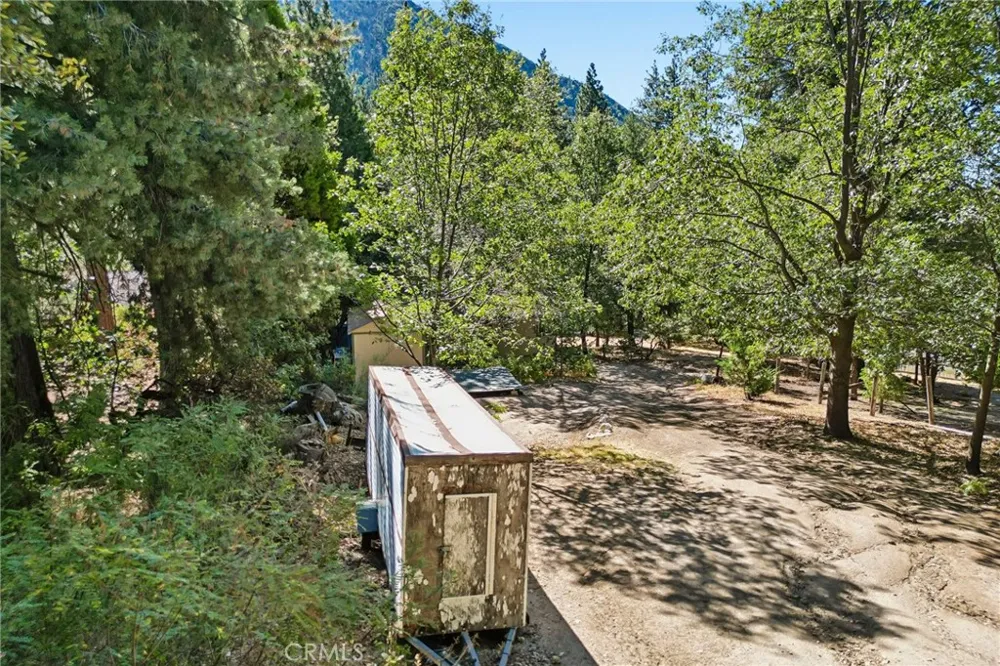6028 Lake Angelus Oaks, CA 92305