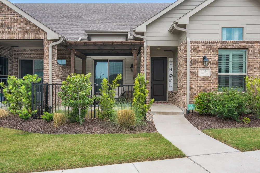 2644 Chardonnay Court Grand Prairie, TX 75054
