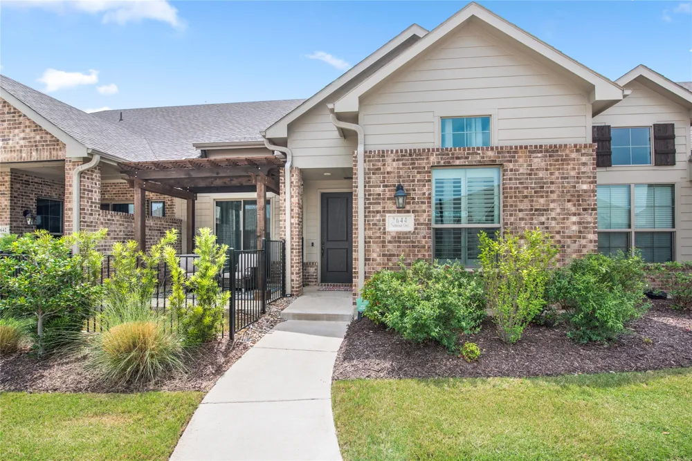2644 Chardonnay Court Grand Prairie, TX 75054