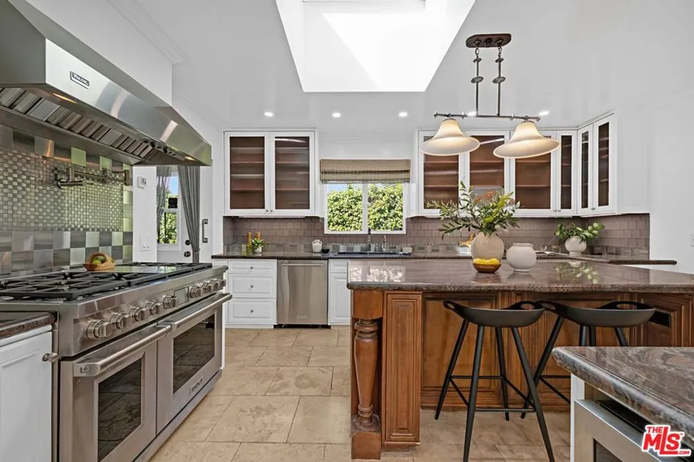 1173 S Point View Street Los Angeles, CA 90035