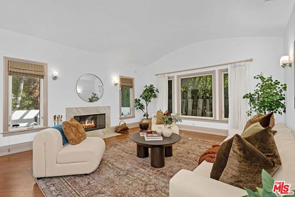 1173 S Point View Street Los Angeles, CA 90035