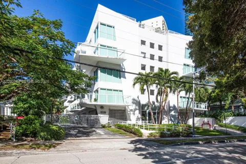 1528 Brickell Ave #109