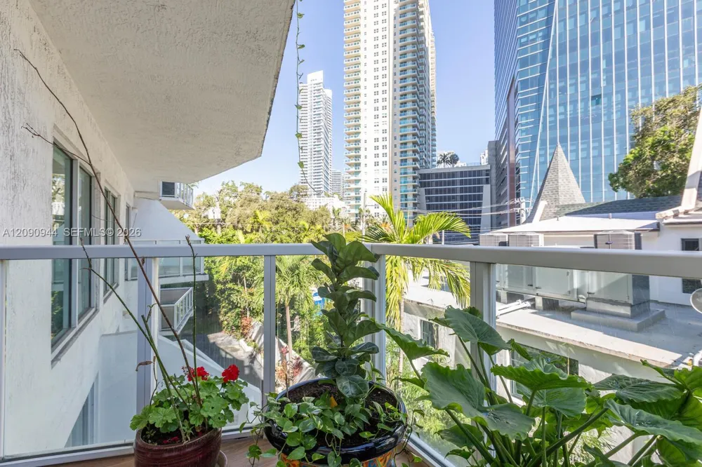 1528 Brickell Ave #109 Miami, FL 33129