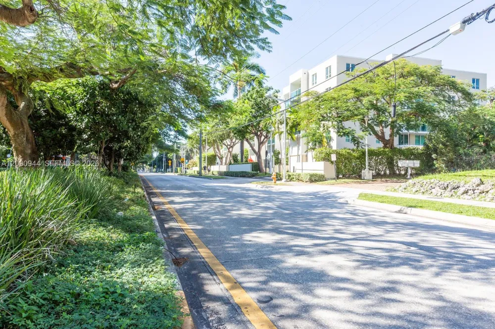 1528 Brickell Ave #109 Miami, FL 33129
