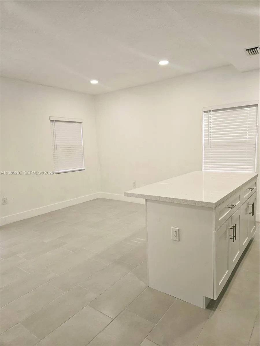 2756 NW 46th St #101 Miami, FL 33142