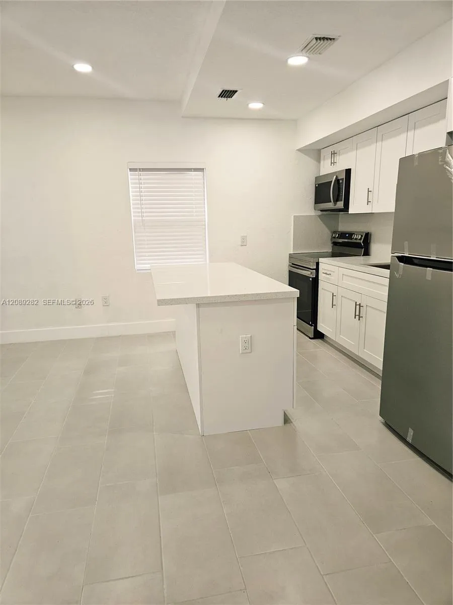 2756 NW 46th St #101 Miami, FL 33142