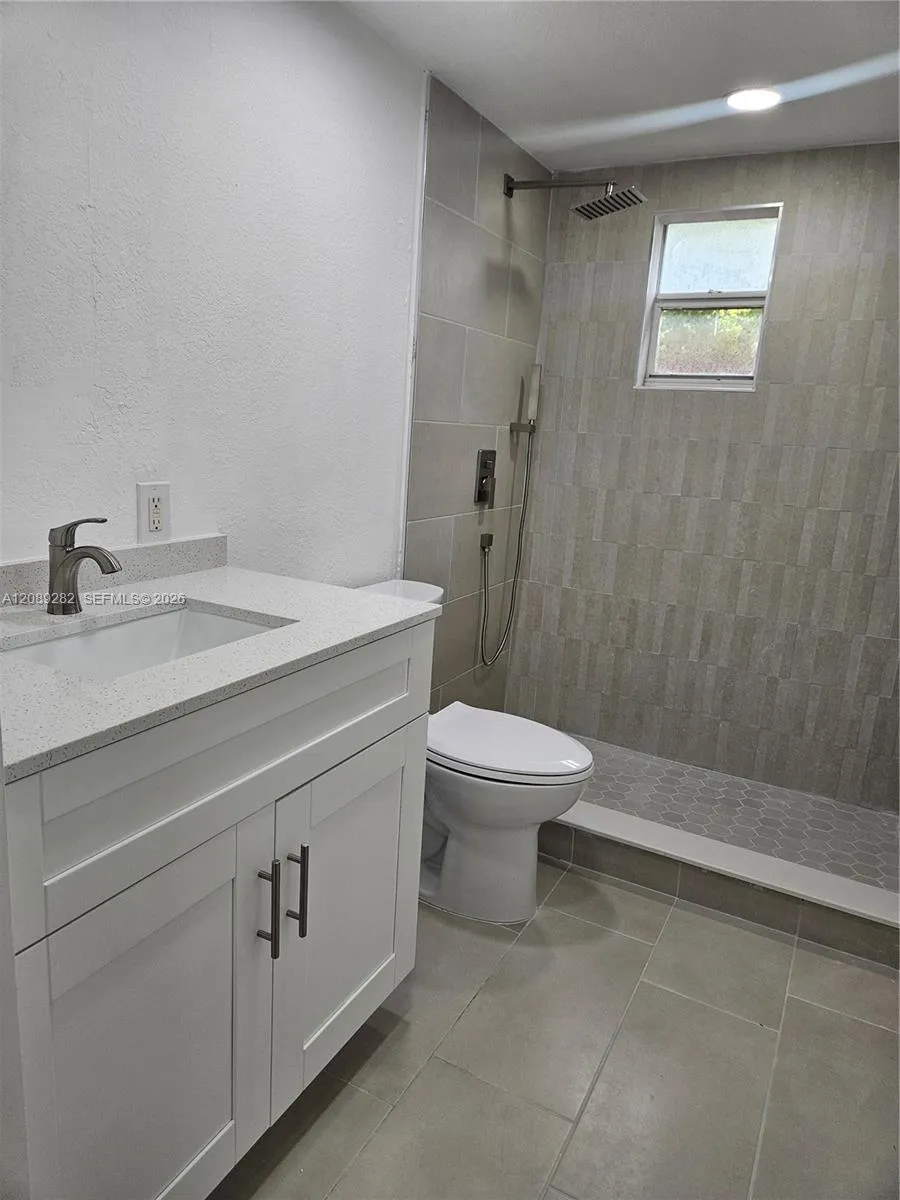 2756 NW 46th St #101 Miami, FL 33142
