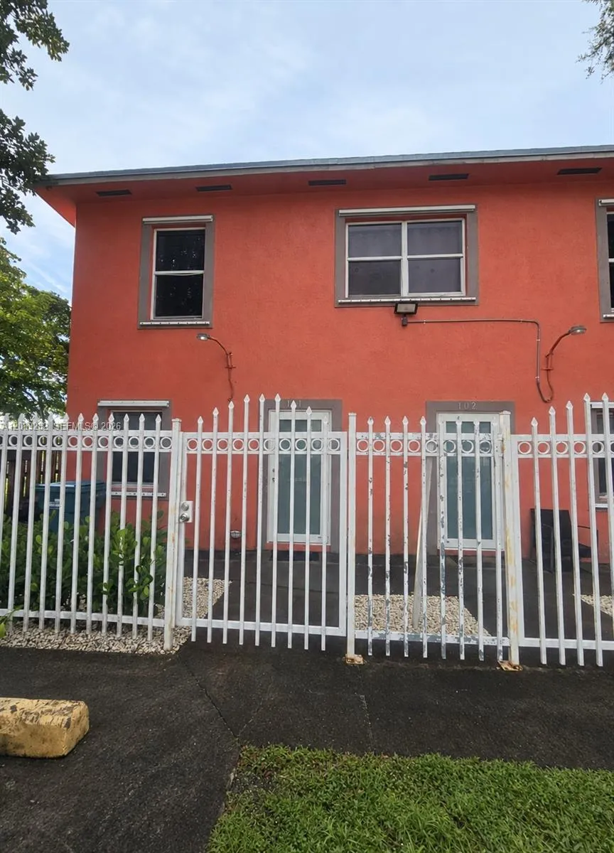 2756 NW 46th St #101 Miami, FL 33142