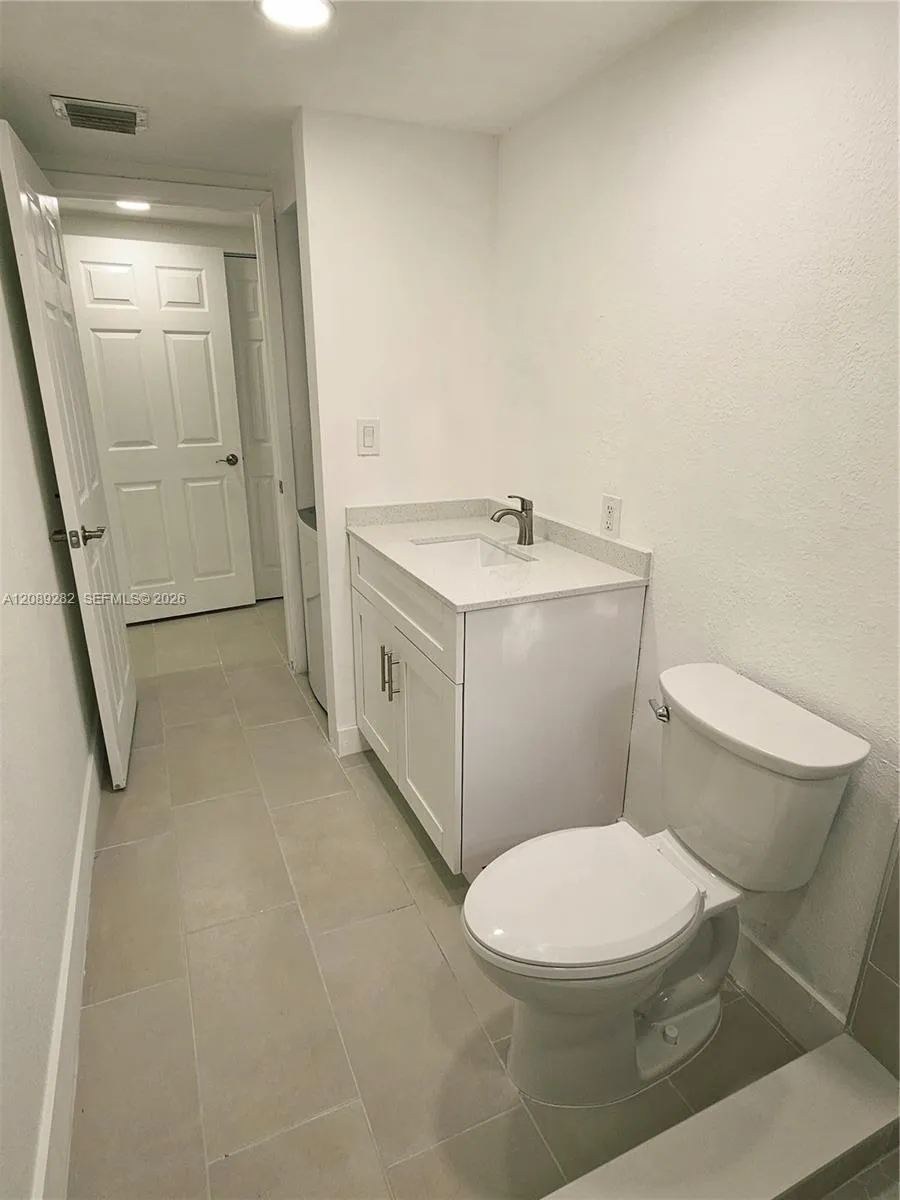 2756 NW 46th St #101 Miami, FL 33142