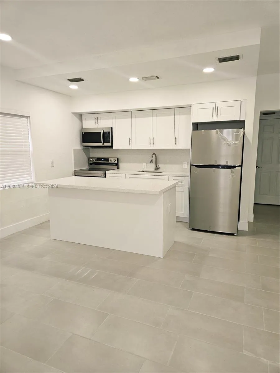 2756 NW 46th St #101 Miami, FL 33142