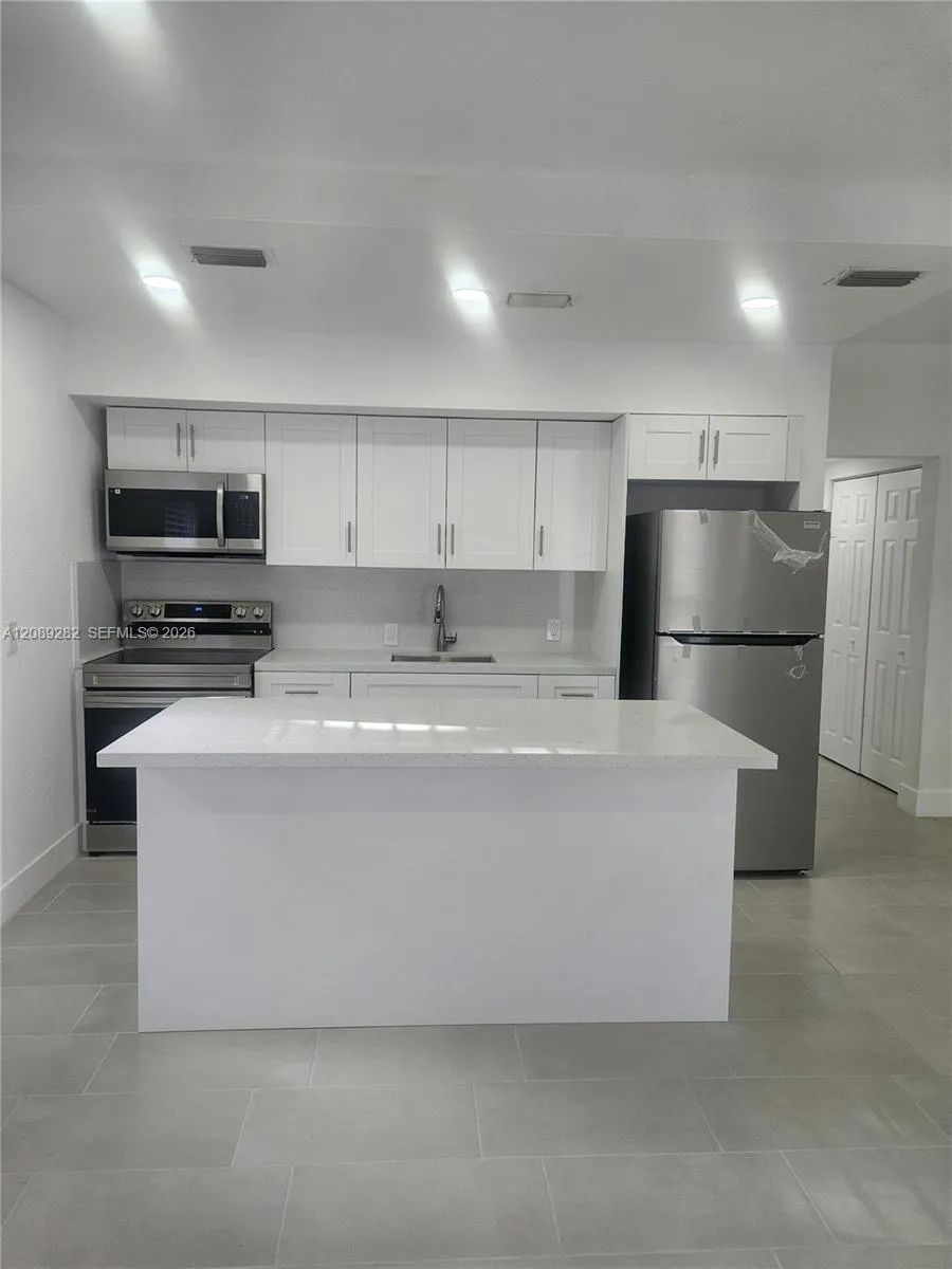 2756 NW 46th St #101 Miami, FL 33142