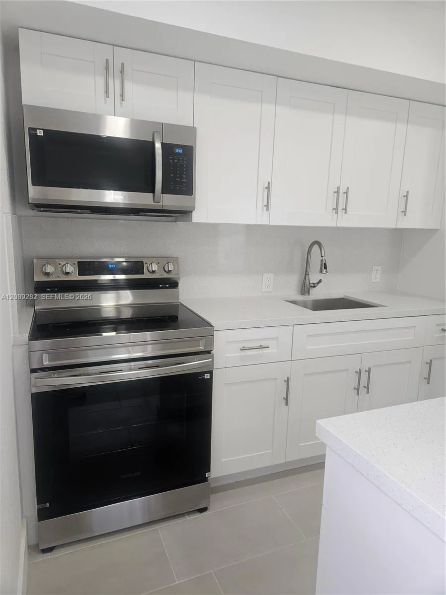 2756 NW 46th St #101 Miami, FL 33142