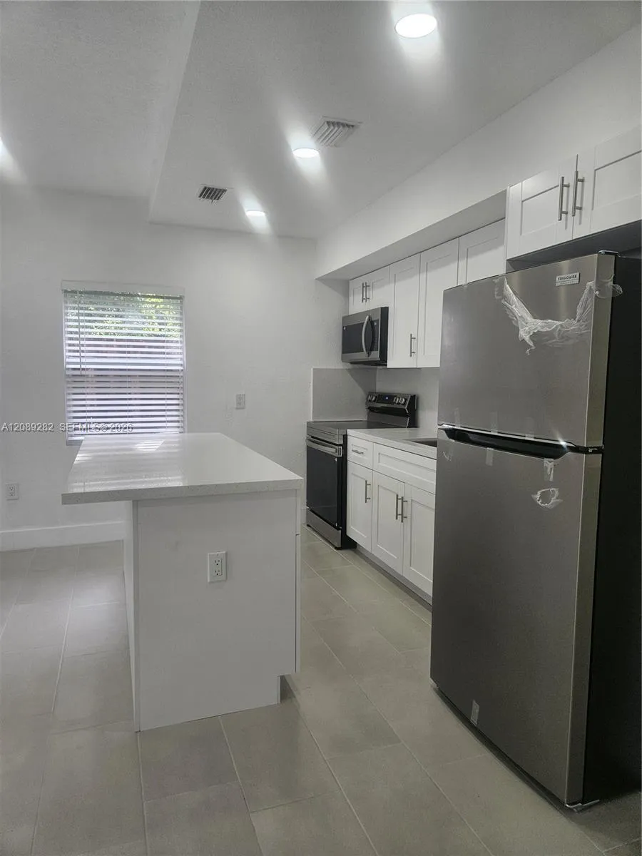 2756 NW 46th St #101 Miami, FL 33142