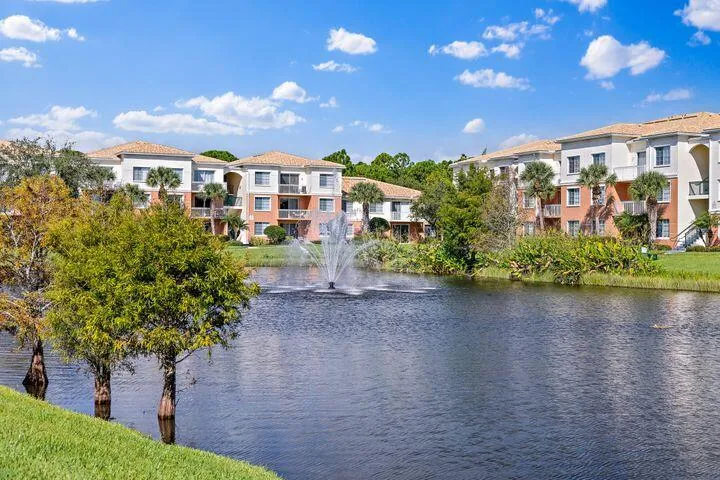 2106 Myrtlewood Circle E Palm Beach Gardens, FL 33418
