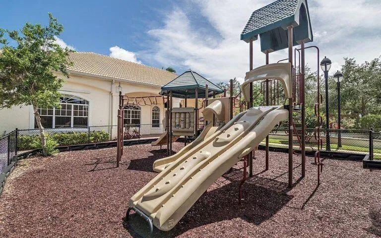 2106 Myrtlewood Circle E Palm Beach Gardens, FL 33418