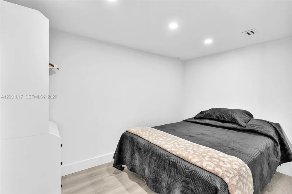 2625 Collins Ave #1109 Miami Beach, FL 33140