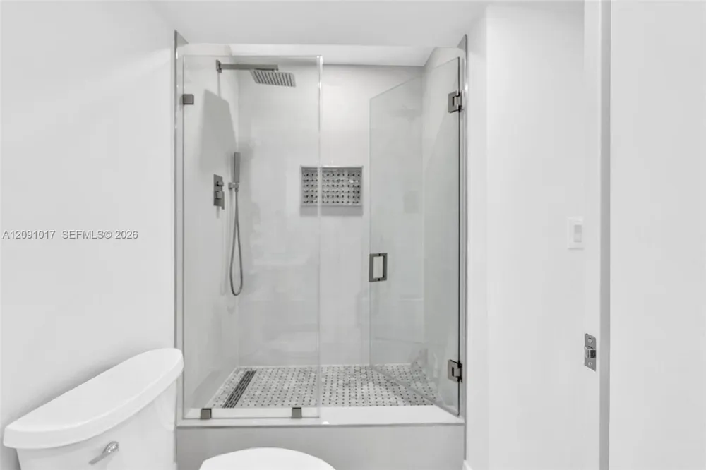 2625 Collins Ave #1109 Miami Beach, FL 33140