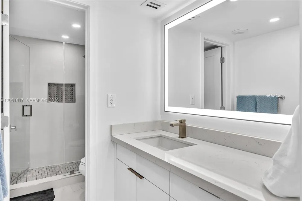 2625 Collins Ave #1109 Miami Beach, FL 33140