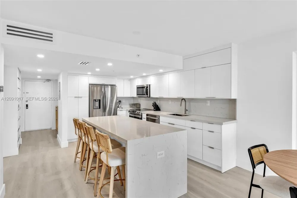 2625 Collins Ave #1109 Miami Beach, FL 33140