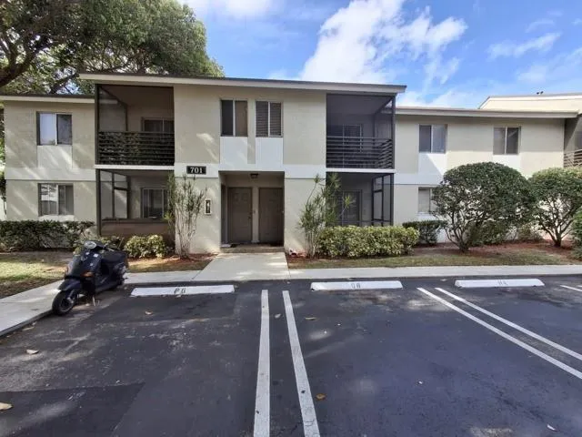 701 Gardens Drive #102 Pompano Beach, FL 33069