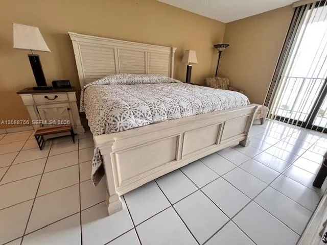 2625 Collins Ave #804 Miami Beach, FL 33140