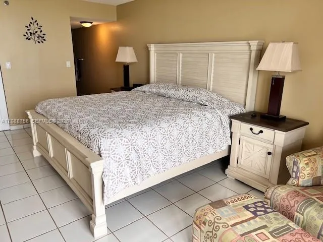 2625 Collins Ave #804 Miami Beach, FL 33140