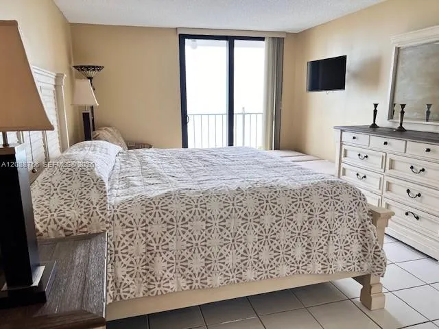 2625 Collins Ave #804 Miami Beach, FL 33140