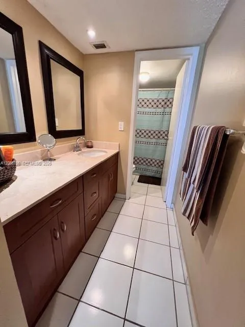 2625 Collins Ave #804 Miami Beach, FL 33140