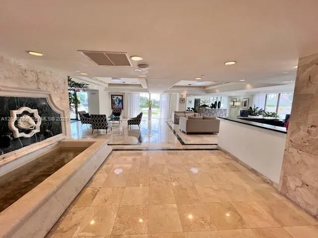 2625 Collins Ave #804 Miami Beach, FL 33140