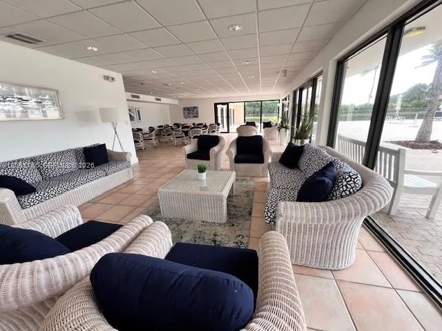2625 Collins Ave #804 Miami Beach, FL 33140