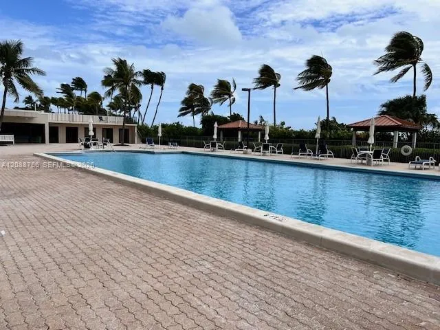 2625 Collins Ave #804 Miami Beach, FL 33140