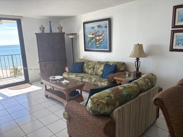 2625 Collins Ave #804 Miami Beach, FL 33140