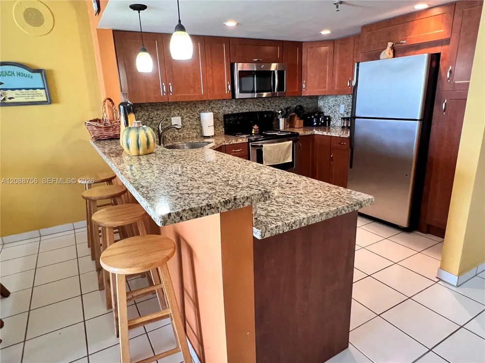 2625 Collins Ave #804 Miami Beach, FL 33140