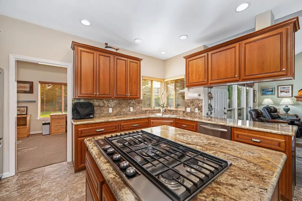 807 Mesa Vista Way Auburn, CA 95603