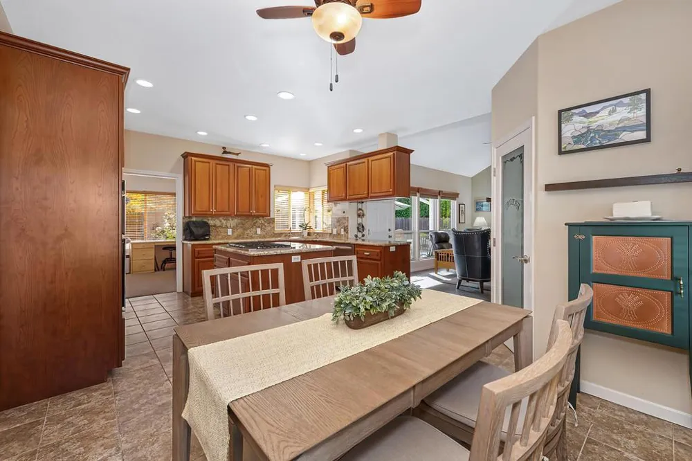 807 Mesa Vista Way Auburn, CA 95603