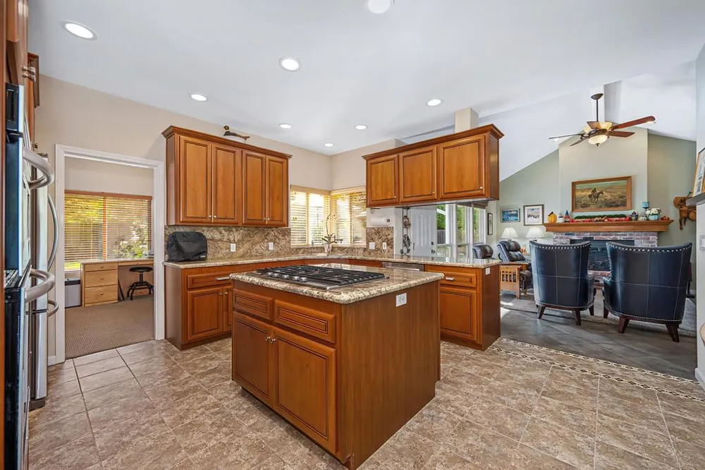 807 Mesa Vista Way Auburn, CA 95603
