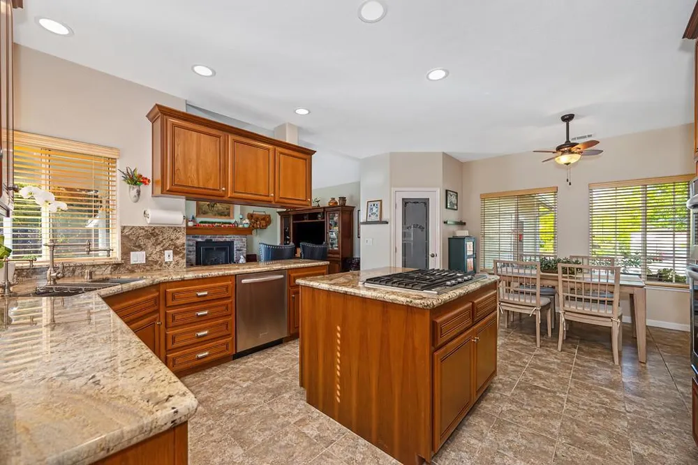 807 Mesa Vista Way Auburn, CA 95603